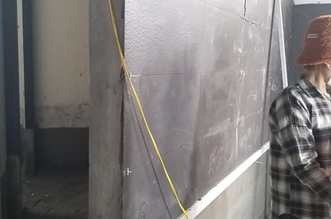 Hướng dẫn ốp gạch tường bằng keo gạch chuyên dụng