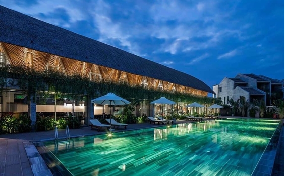 Bể bơi đá sọc dưa - Thiết kế tinh tế cho không gian ngoại thất