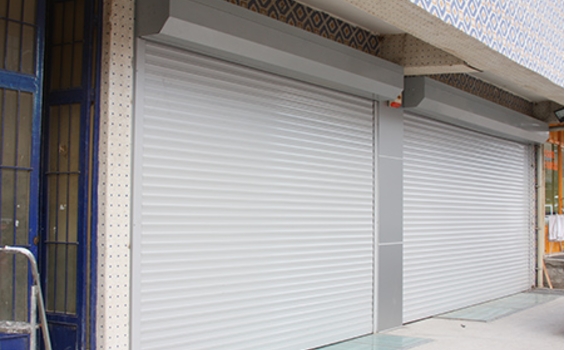 Cửa cuốn tự động: Tiện ích và Ưu điểm trong Cuộc Sống Hiện Đại