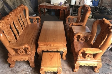 BÀN GHẾ GỖ TỰ NHIÊN: Tinh Hoa Nghệ Thuật và Sự Gắn Kết Với Thiên Nhiên