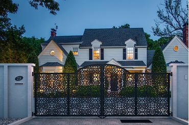 Cổng Nhà - Sự Khởi Đầu của Sự Chào Đón