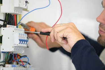 Tìm hiểu chung về sự cố nhảy aptomat trong hệ thống điện