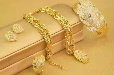 Vàng tây bao nhiêu 1 chỉ? Cập nhật mới nhất hôm nay!