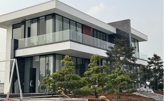 Xu Hướng Sử Dụng Lan Can Kính Trong Kiến Trúc Hiện Đại
