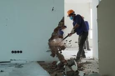 Những Lưu Ý Quan Trọng Khi Đập Phá Nhà Cũ: An Toàn, Chi Phí và Quy Định