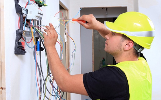 Kinh Nghiệm Thuê Thợ Điện Nước Uy Tín và Chất Lượng Cho Ngôi Nhà Của Bạn