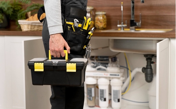 Thuê Thợ Điện Nước: Làm Thế Nào Để Tìm Được Đội Ngũ Uy Tín?