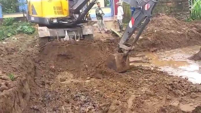 đào đất hố móng