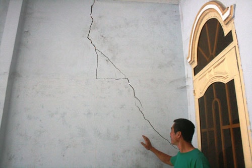 nhà bị nứt 1