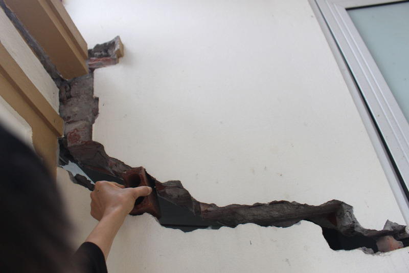 nhà bị nứt 2
