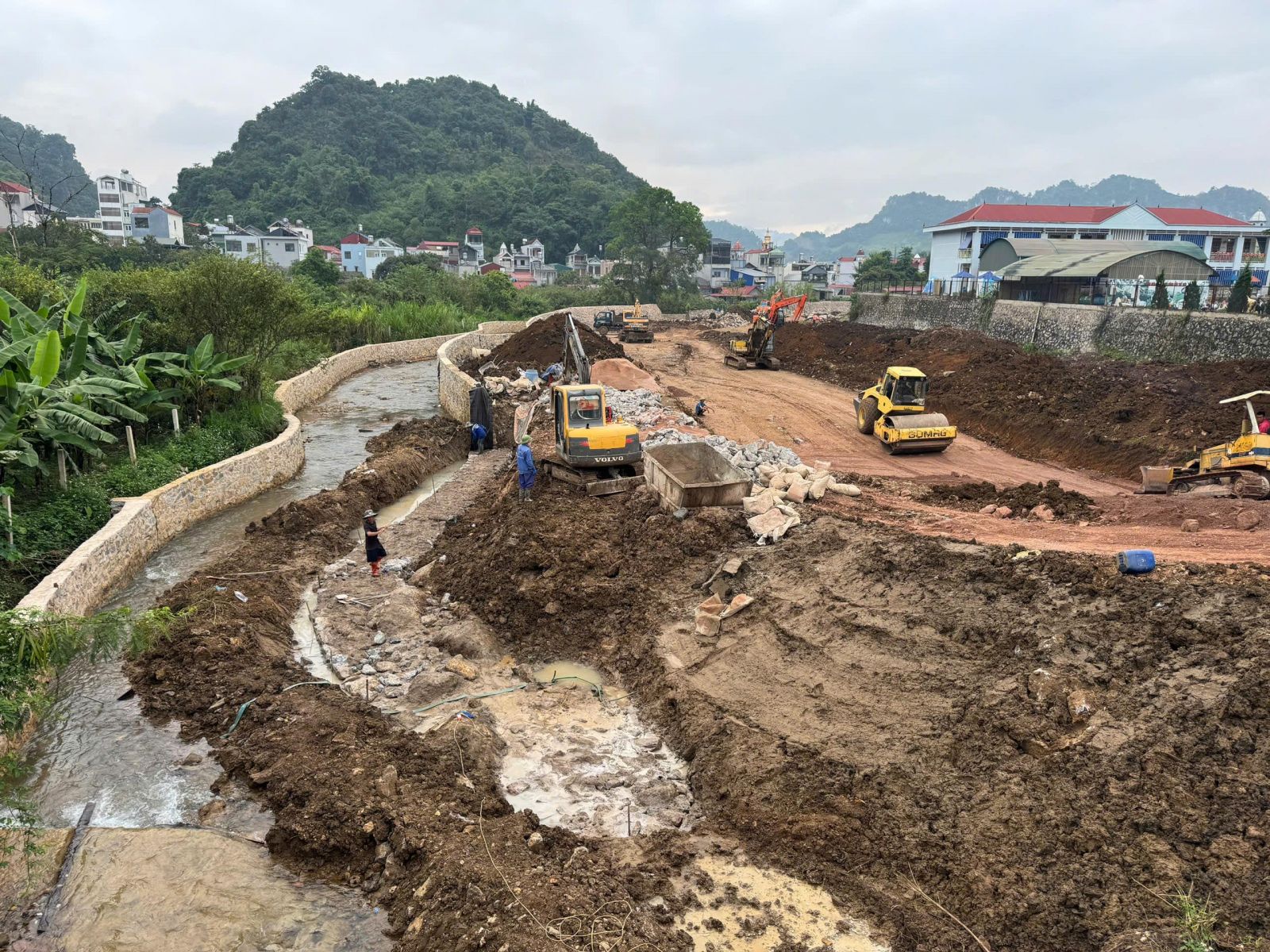 Giám sát dự án Tây Tiến Mộc Châu công trường